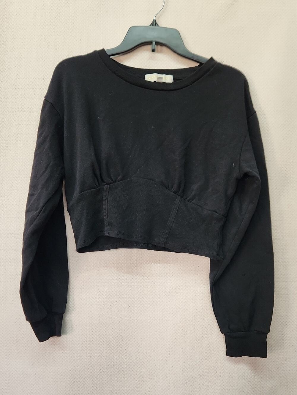 Madden Girl Black Cropped Long-Sleeve Sweatshirt